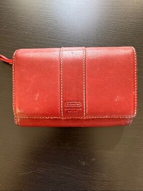 Coach Vintage‎ Hamptons Bifold Red Leather Compact Zip Around Coin Wallet